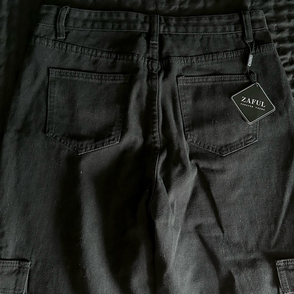 ZAFUL high waisted, baggy fit, black cargo pants.